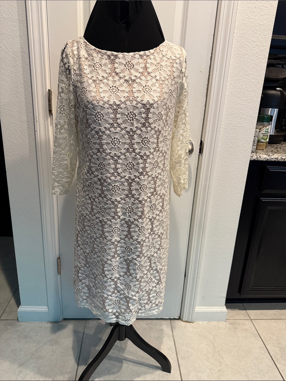 Vince Camuto - Delicate Cream Crochet Lace Long Sleeve Shift Dress - Size 14